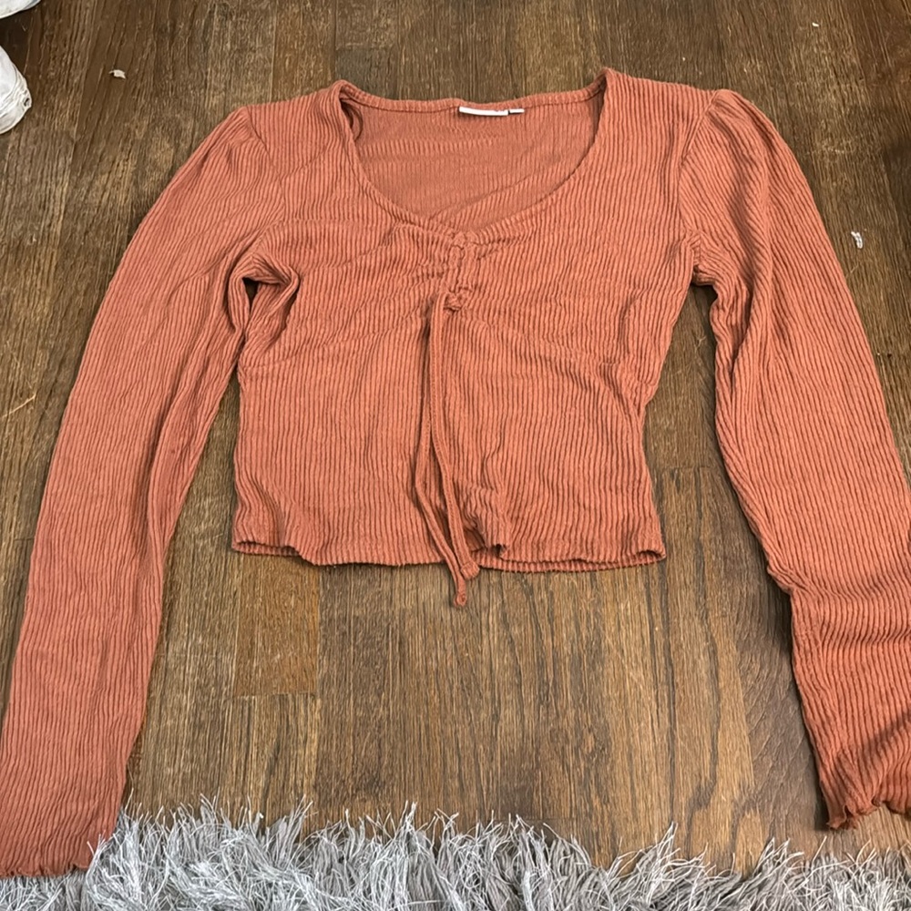 Coral cropped long sleeve top with scrunch in the front
